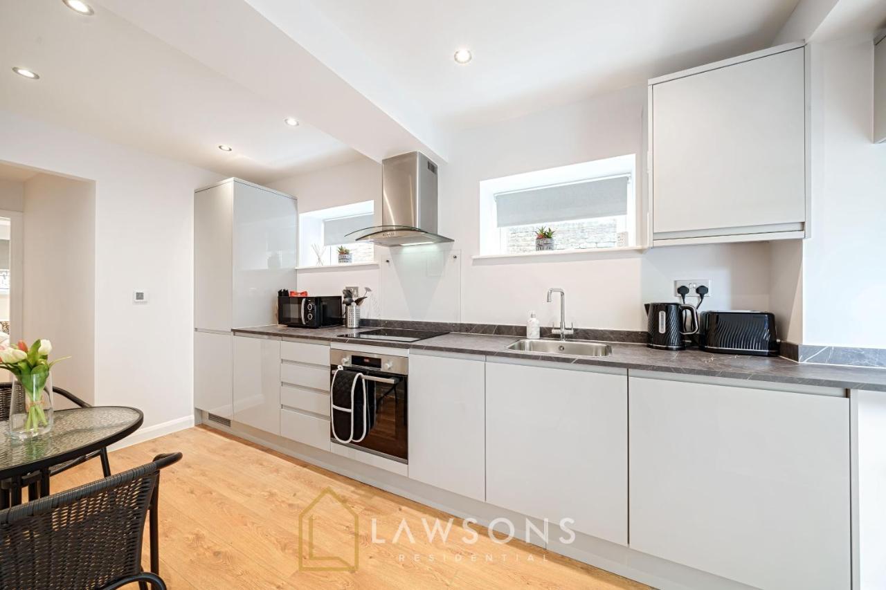 Stylish Living By Lawsons - 3 En Suites Windsor Exterior foto